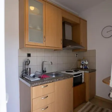 Manos House Salamina