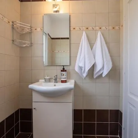 Manos House Salamina Casa de Férias