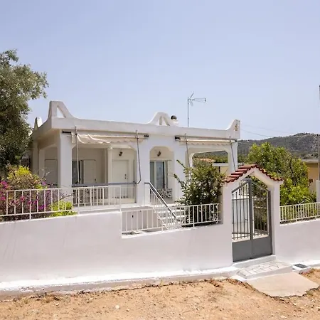 Manos House Salamina Vakantiehuis *