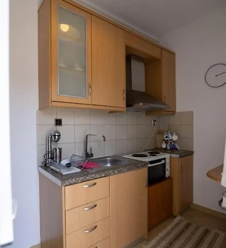 Manos House Salamina