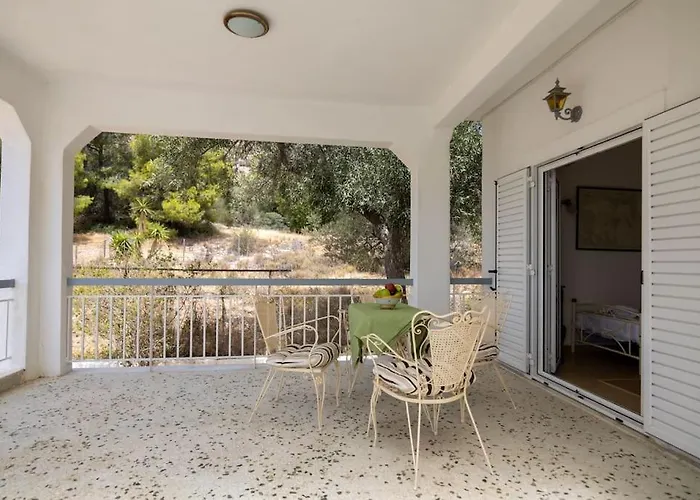 Manos House Salamina *