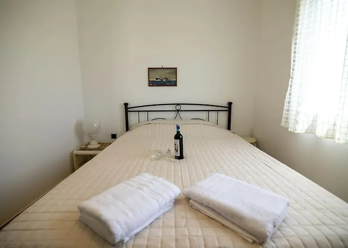 Manos House Salamina Vakantiehuis *